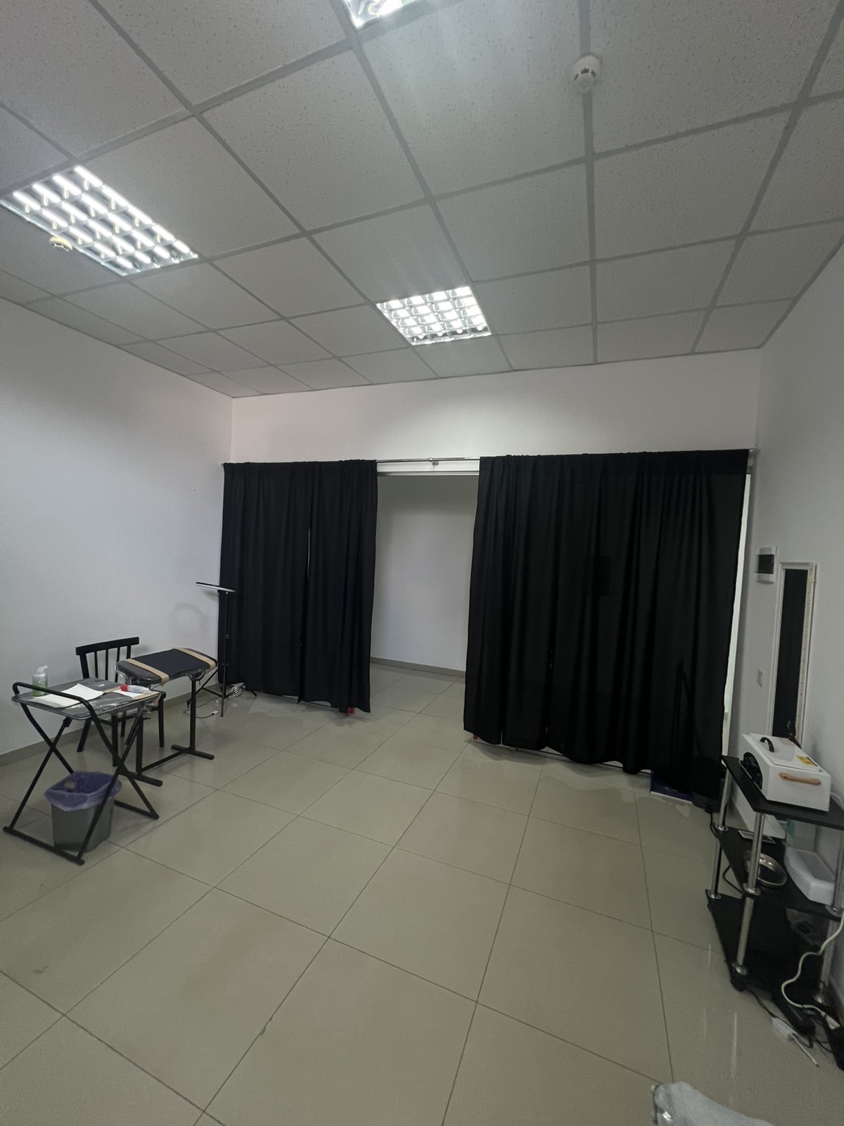 Аукціон 31.10.2025 результативний. Очікується підписання договору з оренди нерухомого майна, що належить АТ «КОМІНВЕСТБАНК», а саме: частина нежитлового приміщення №37 (за планом технічного паспорту) загальною площею 16,90 кв.м., розташованого на 2-му поверсі будівлі, що знаходиться за адресою: Закарпатська область, м. Хуст, вулиця Карпатської Січі, будинок 39, приміщення б\н