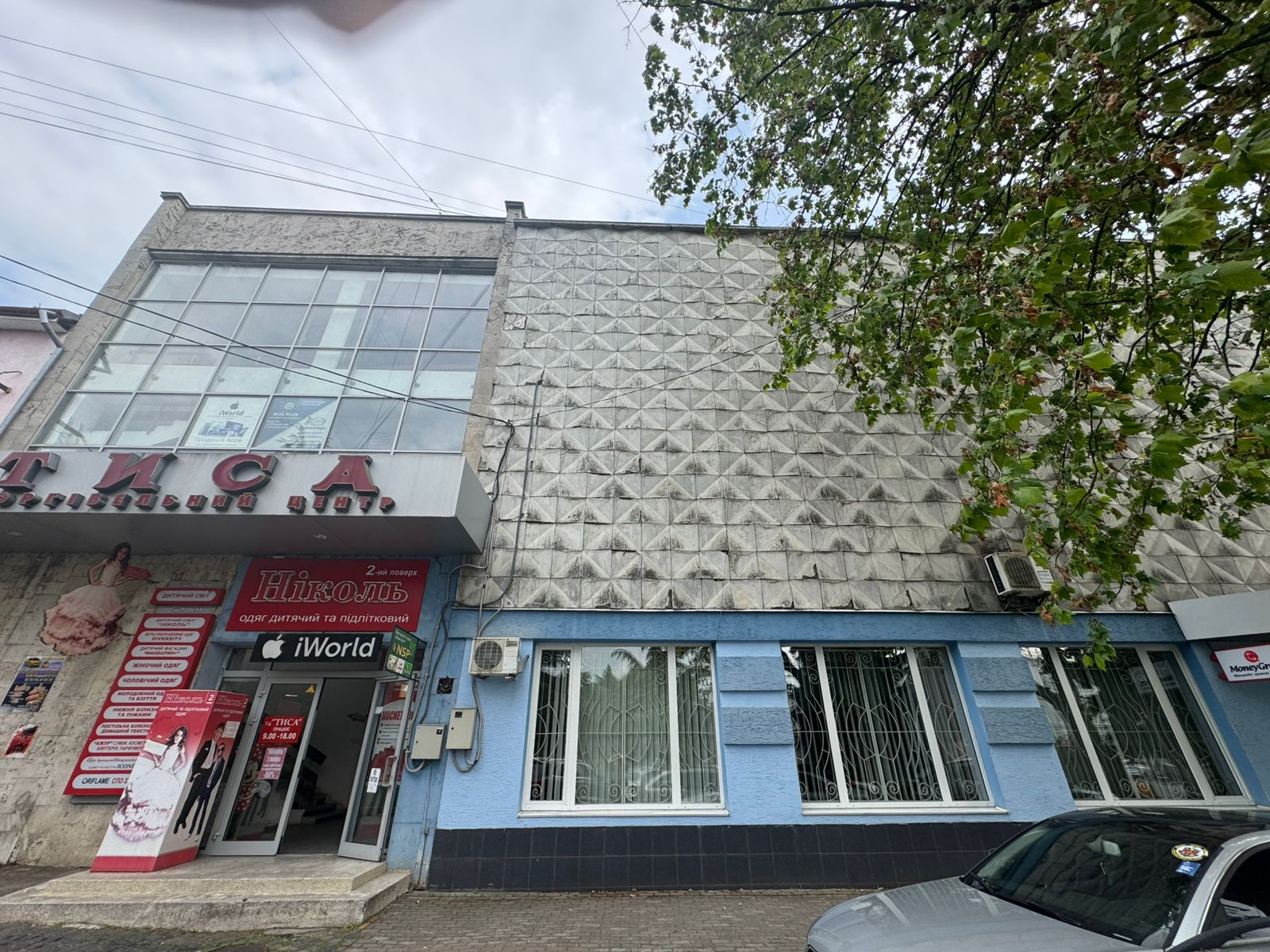 Аукціон відбувся. Очікується підписання договору з оренди нерухомого майна, що належить АТ «КОМІНВЕСТБАНК», а саме: частина нежитлового приміщення № 45 (за планом технічного паспорту) загальною площею 44,10 кв.м., розташованого на 2-му поверсі будівлі, що знаходиться за адресою: Закарпатська область, м. Хуст, вулиця Карпатської Січі, будинок 39, приміщення б\н