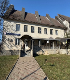 Будинок побуту загальною площею 1377,70 кв.м. за адресою: Закарпатська обл., Великоберезнянський р., смт. Великий Березний, вулиця Шевченка, будинок 45, РНОНМ 392550121208, Основні засоби в кількості 631 одиниця