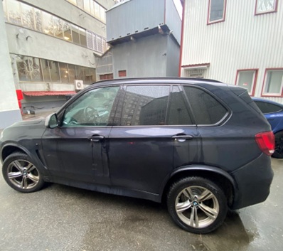 Легковий автомобіль марки BMW, модель X5 M50d F15, УНІВЕРСАЛ-B, чорного кольору, рік випуску 2015, номер державної реєстрації АО0002АО, номер кузова WBAKS810400M51302