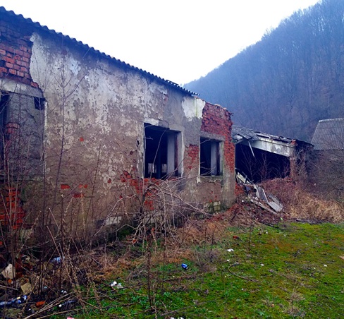 Нежитлове приміщення, будівля корівника літ. А загальною площею 1782.3 кв.м. за адресою: Закарпатська обл., Перечинський р., с. Сімер, вулиця Зарічна, будинок 1, РНОНМ 300687221232, інв.№23042025