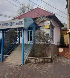 Офіс банку, загальною площею 196,5 кв.м.  за адресою: Закарпатська обл., Рахівський р., м.Рахів, вулиця Миру, будинок 46,  РНОНМ 995304921236, Основні засоби в кількості 61 одиниця
