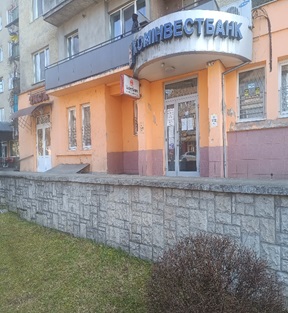 Вбудовані приміщення загальною площею 241,2 кв.м. за адресою: Закарпатська обл., Перечинський р., м. Перечин, площа Народна, будинок 21, РНОНМ 2263185521232, , інв. № 1857. Основні засоби в кількості 105 одиниць