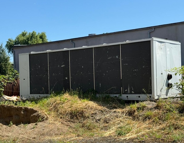 Вентиляційне обладнання – чіллер CLINT CHA/k/WP/XT (інв. номер 6382) за адресою: м. Ужгород. вул. Трудова, 2